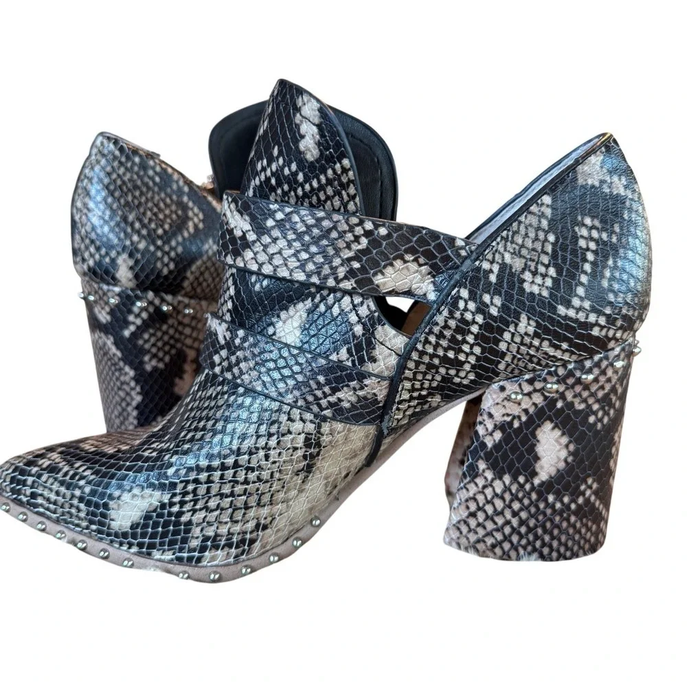 SOLD - Picture 2 of 12